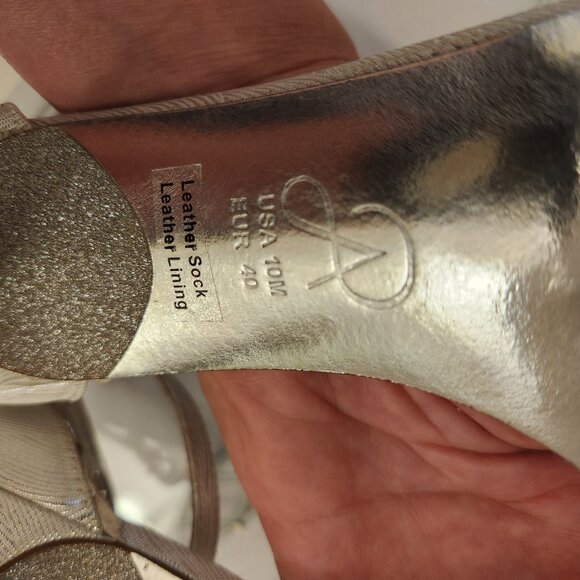 Adrianna Papell Silver and Gold Sandals - Picture 8 of 10